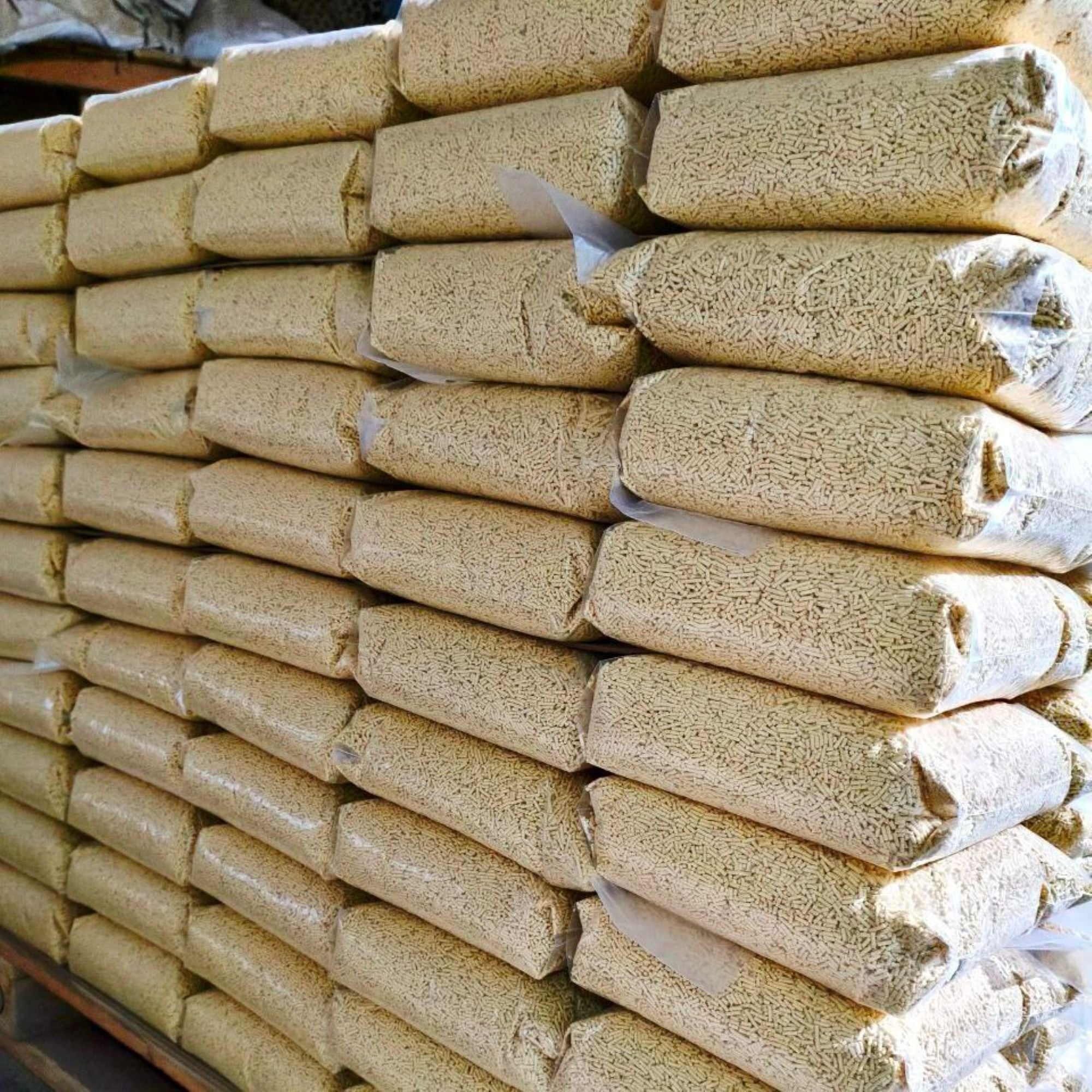 Denny BioAnimals® Maisstreu Katzenstreu 30 kg/ 80 L– 100 % natürlich & biologisch abbaubar – klumpend, staubfrei & geruchsneutral – nachhaltiges Katzenstreu aus Maisfasern.