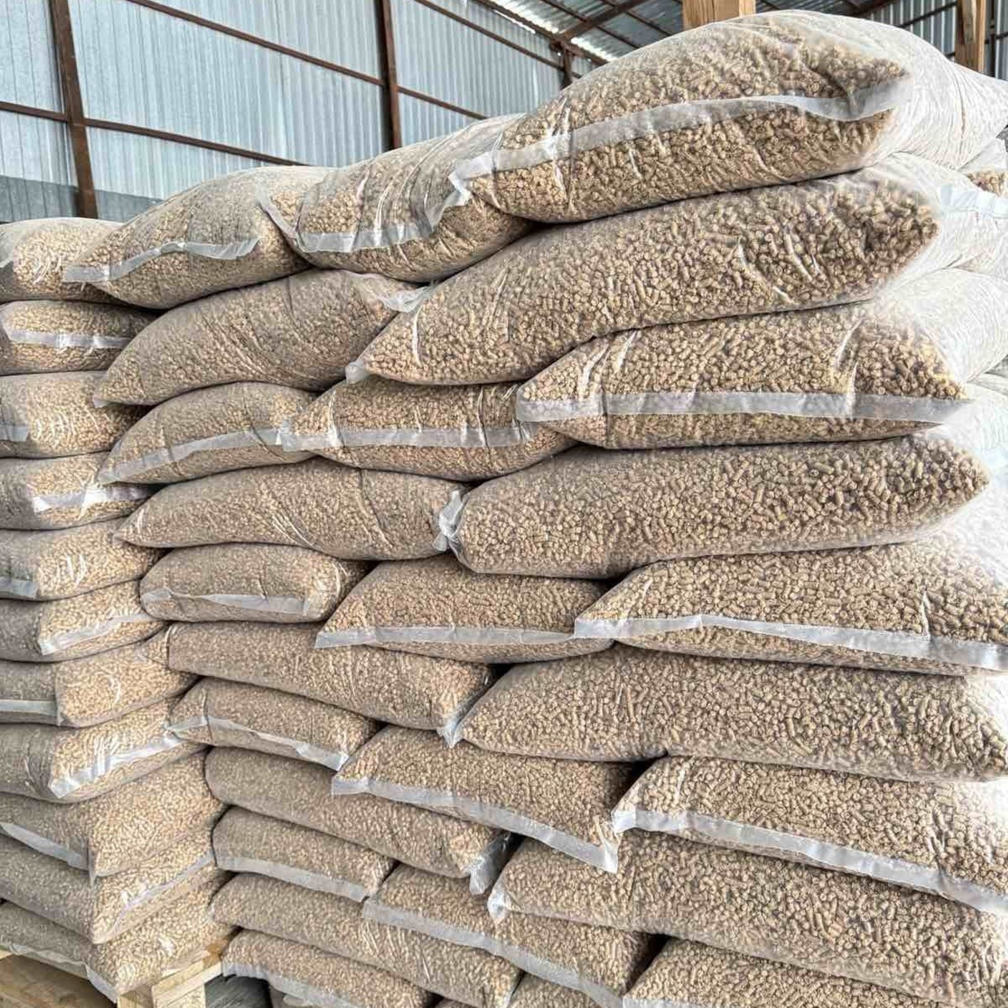 Miscanthus Pellets Einstreu 8 mm – 15 kg Sack | 100% Naturprodukt | Staubarme Pferde- & Tierstreu | Hohe Saugkraft & Geruchsbindung | Umweltfreundliche Alternative zu Sägespänen