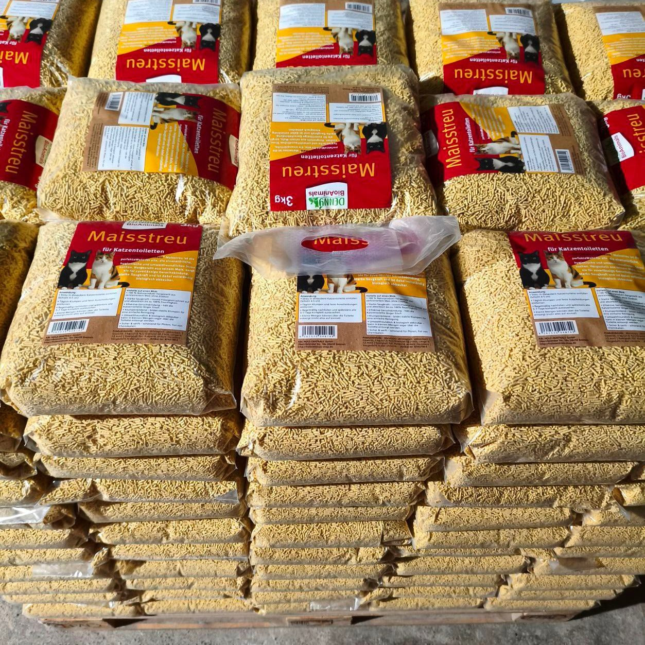 Denny BioAnimals® Maisstreu Katzenstreu 30 kg/ 80 L– 100 % natürlich & biologisch abbaubar – klumpend, staubfrei & geruchsneutral – nachhaltiges Katzenstreu aus Maisfasern.