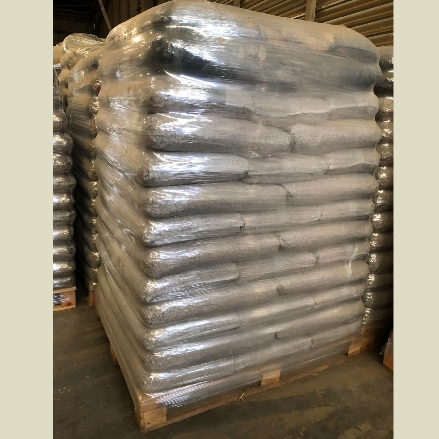 Weizenstreupellets 8 mm. 1 Palette 945 kg, 63 Säcke je 15 kg– 100 % Naturprodukt aus Weizenstroh – staubarm, saugstark & kompostierbar – Einstreu für Pferde, Kleintiere & Stall