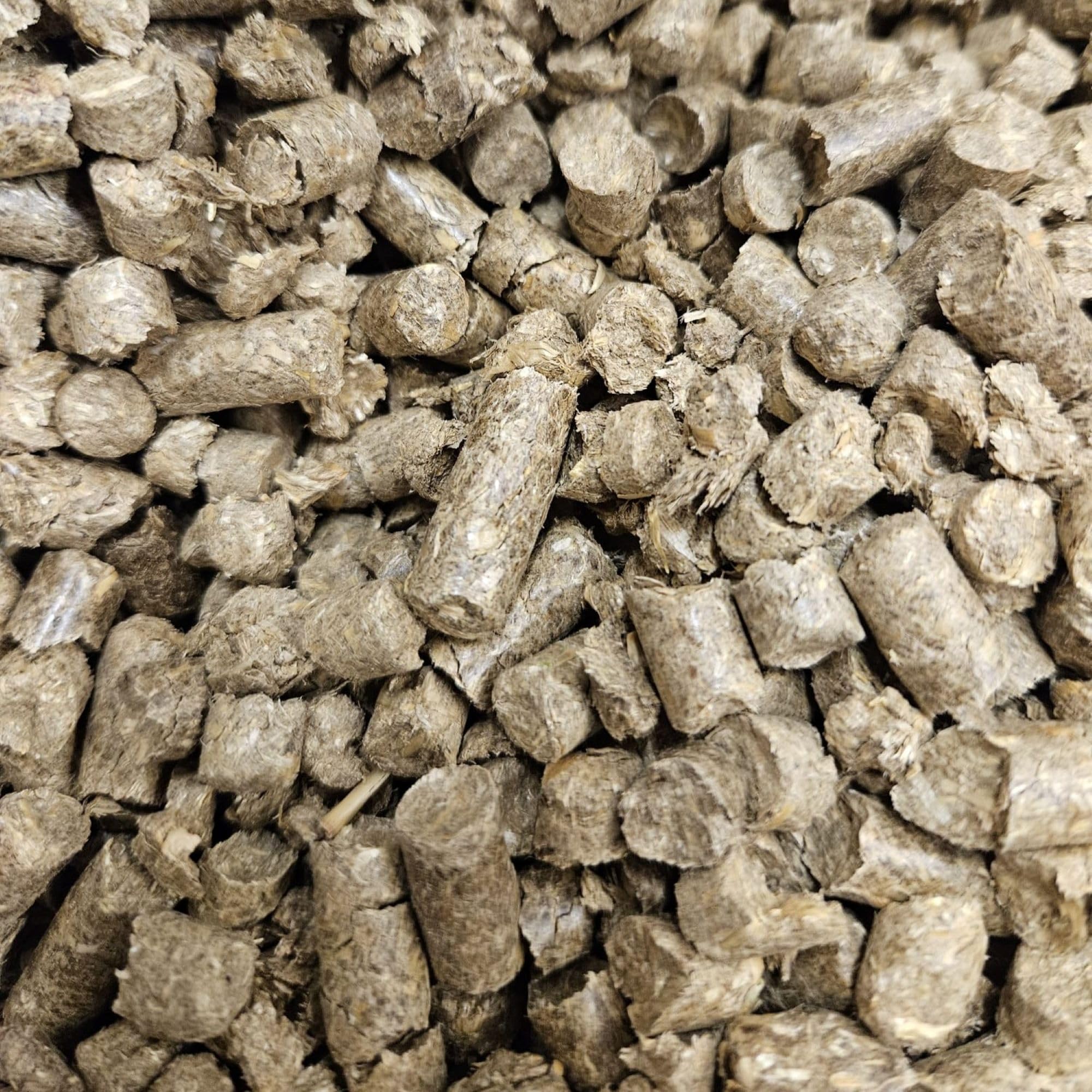 Weizenstreupellets 8 mm 30 kg (15+15 kg Sack) – 100 % Naturprodukt aus Weizenstroh – staubarm, saugstark & kompostierbar – Einstreu für Pferde, Kleintiere & Stall