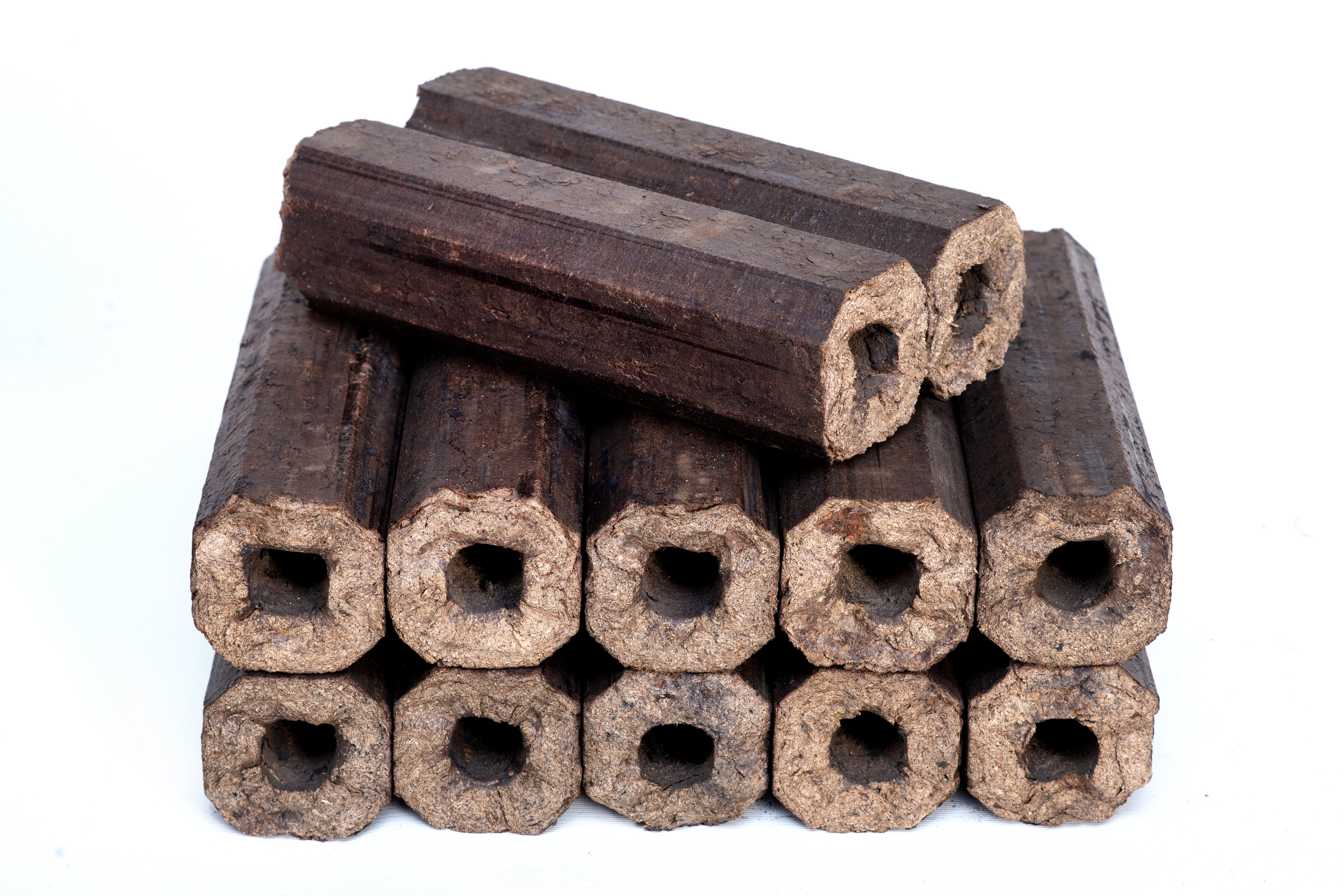 Holzbriketts PiniKay aus Eiche, 8 eck. Form