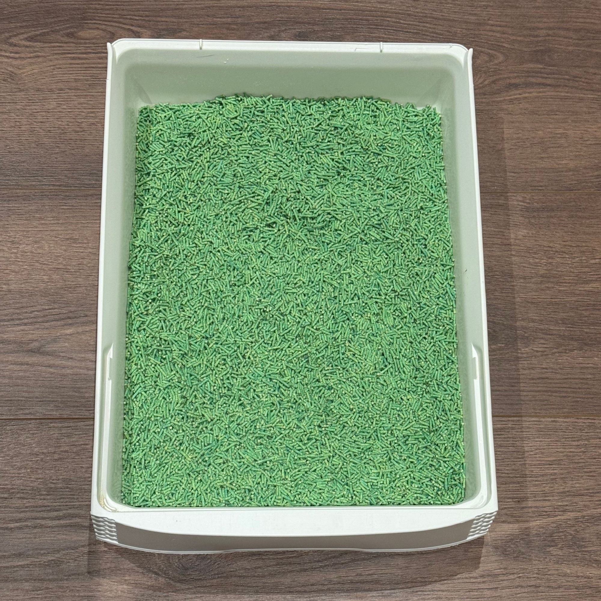 Tofu (Soja) Katzenstreu 9 kg (3 Säcke je 3 kg), 24 L – natürlich & biologisch abbaubar – saugstark, klumpend, staubfrei & geruchsneutral – nachhaltige Katzenstreu aus Pflanzenfasern.