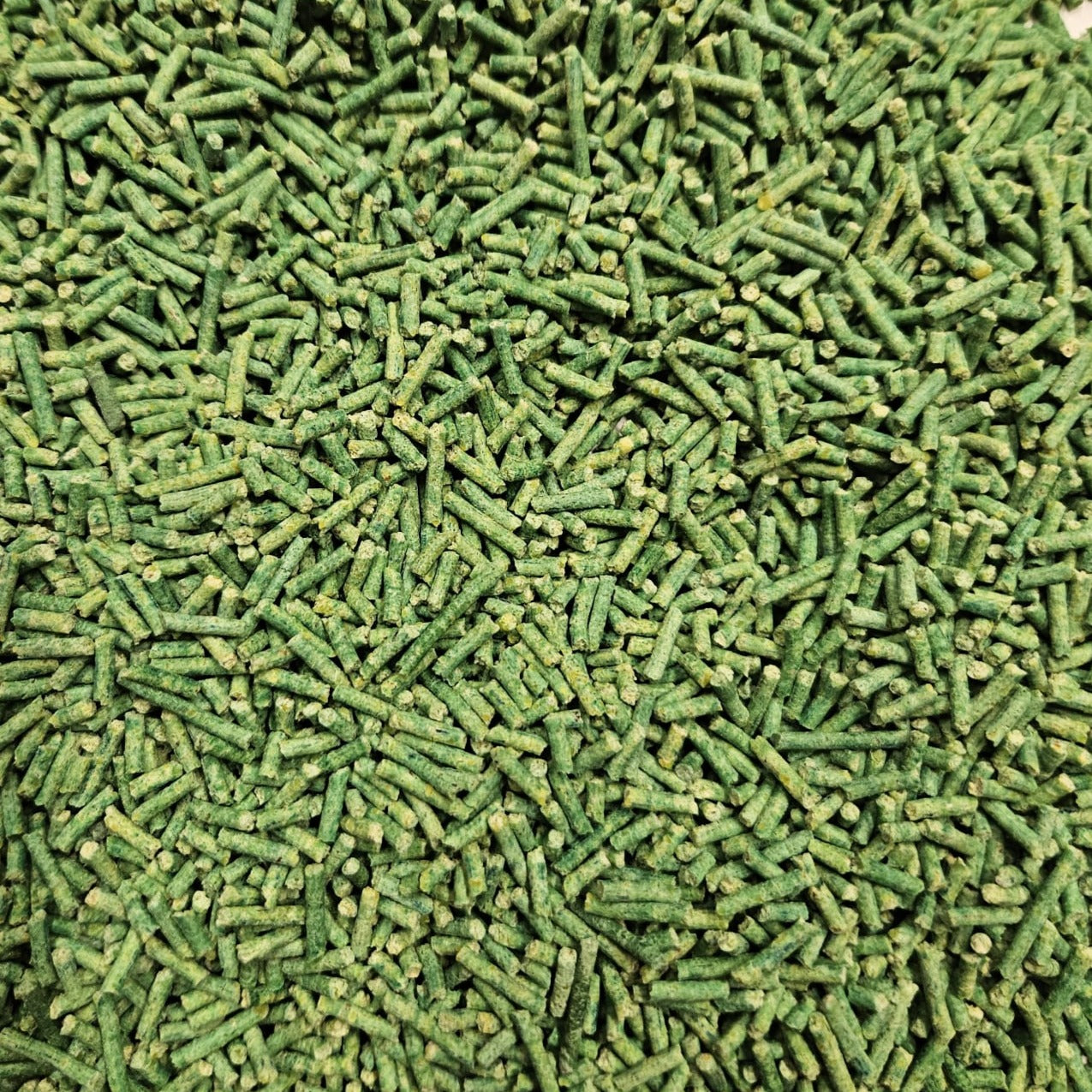 Tofu (Soja) Katzenstreu 9 kg (3 Säcke je 3 kg), 24 L – natürlich & biologisch abbaubar – saugstark, klumpend, staubfrei & geruchsneutral – nachhaltige Katzenstreu aus Pflanzenfasern.