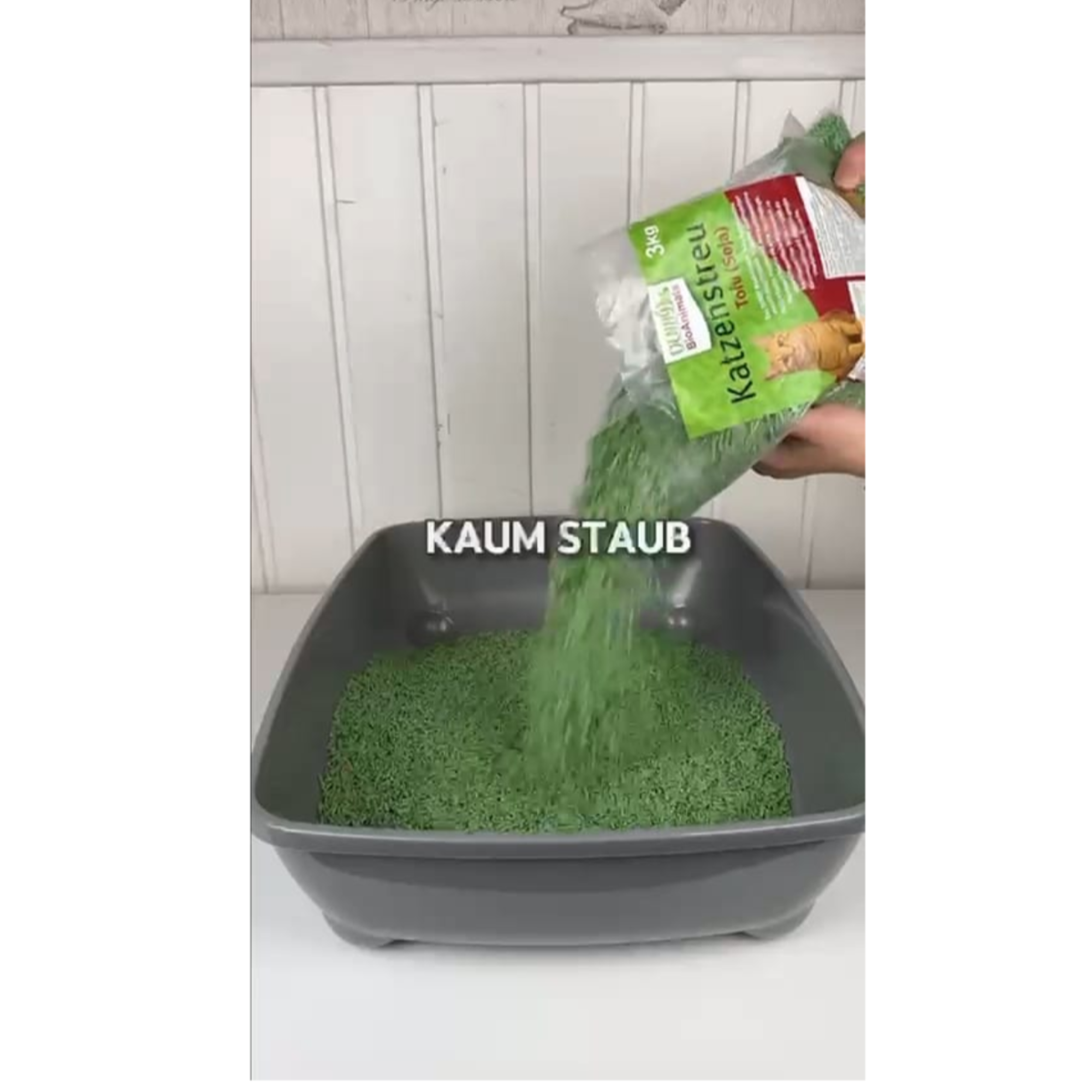 Tofu (Soja) Katzenstreu 9 kg (3 Säcke je 3 kg), 24 L – natürlich & biologisch abbaubar – saugstark, klumpend, staubfrei & geruchsneutral – nachhaltige Katzenstreu aus Pflanzenfasern.